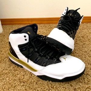 Jordan’s worn once size 12